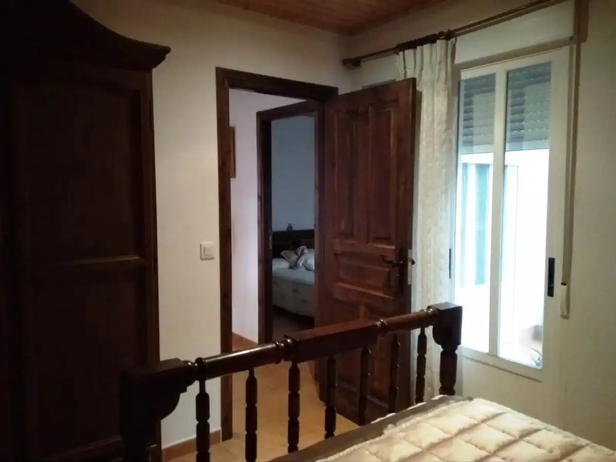 Country house zum Verkauf in Oencia mit Terrasse, Abstellraum und Möbliert