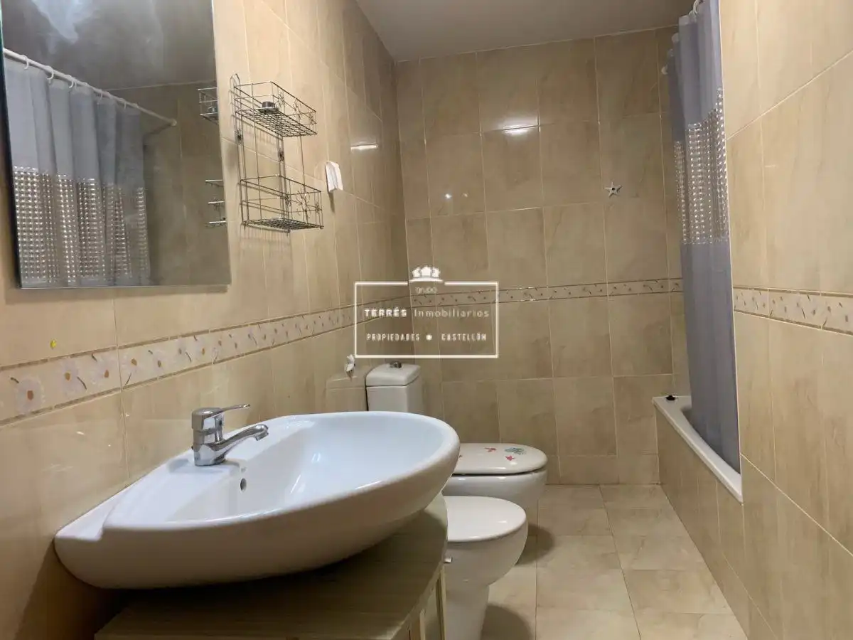 Baño de Piso en venta en Castellón de la Plana / Castelló de la Plana con Terraza, Trastero y Balcón