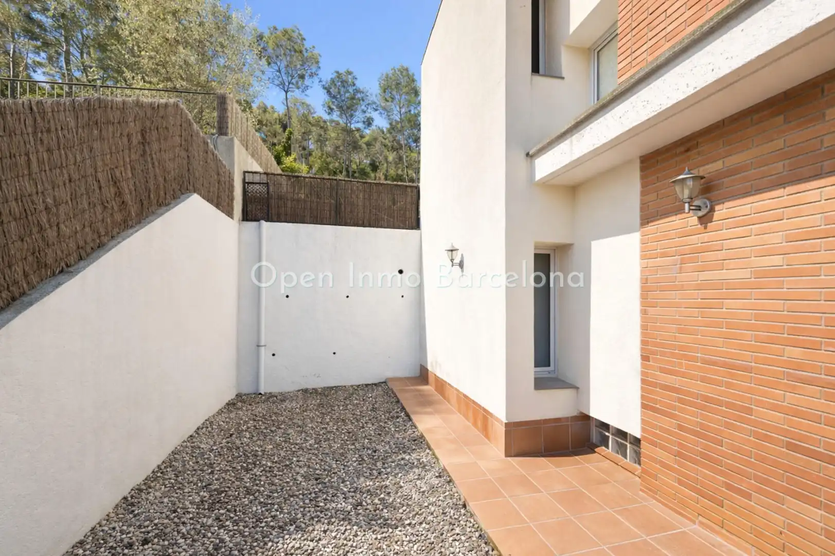 Vista exterior de Casa o xalet en venda en Canyelles amb Aire condicionat, Calefacció i Jardí privat