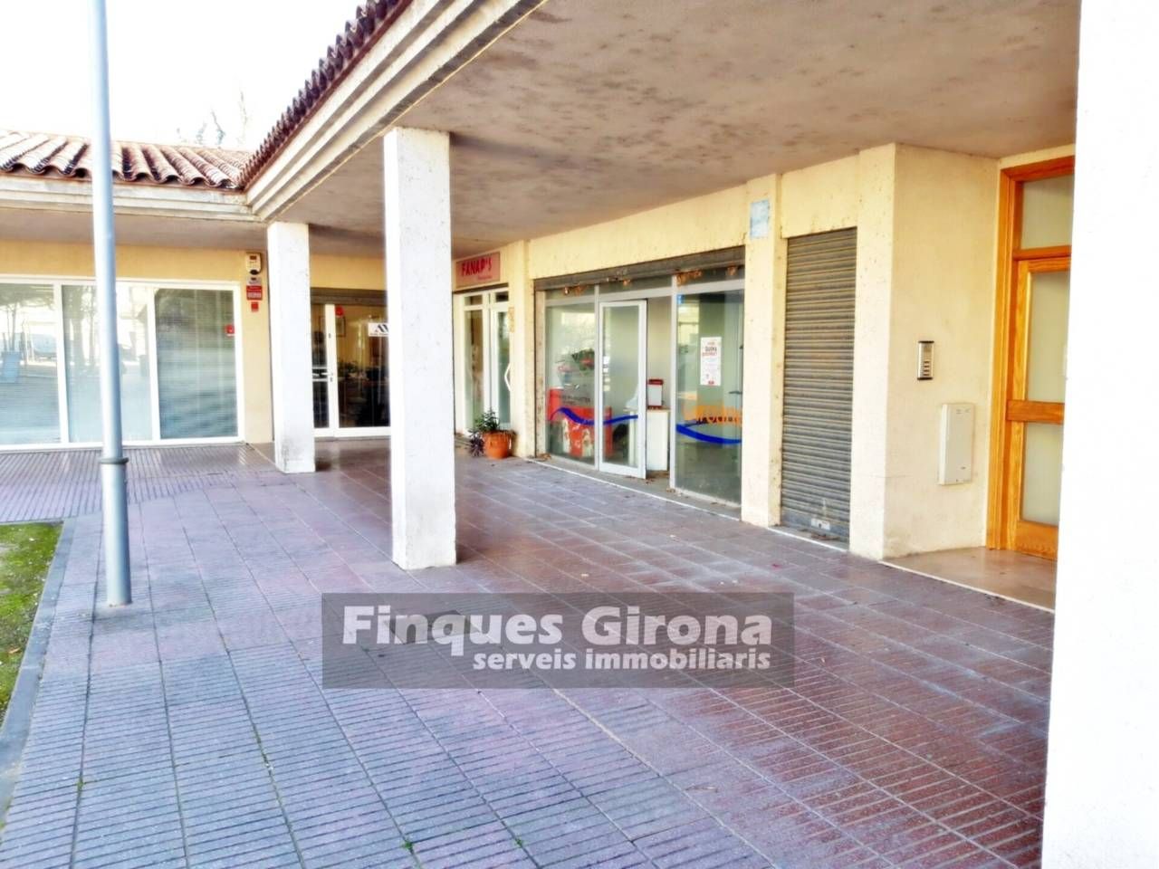 Vista exterior de Local en venda en Sant Julià del Llor i Bonmatí
