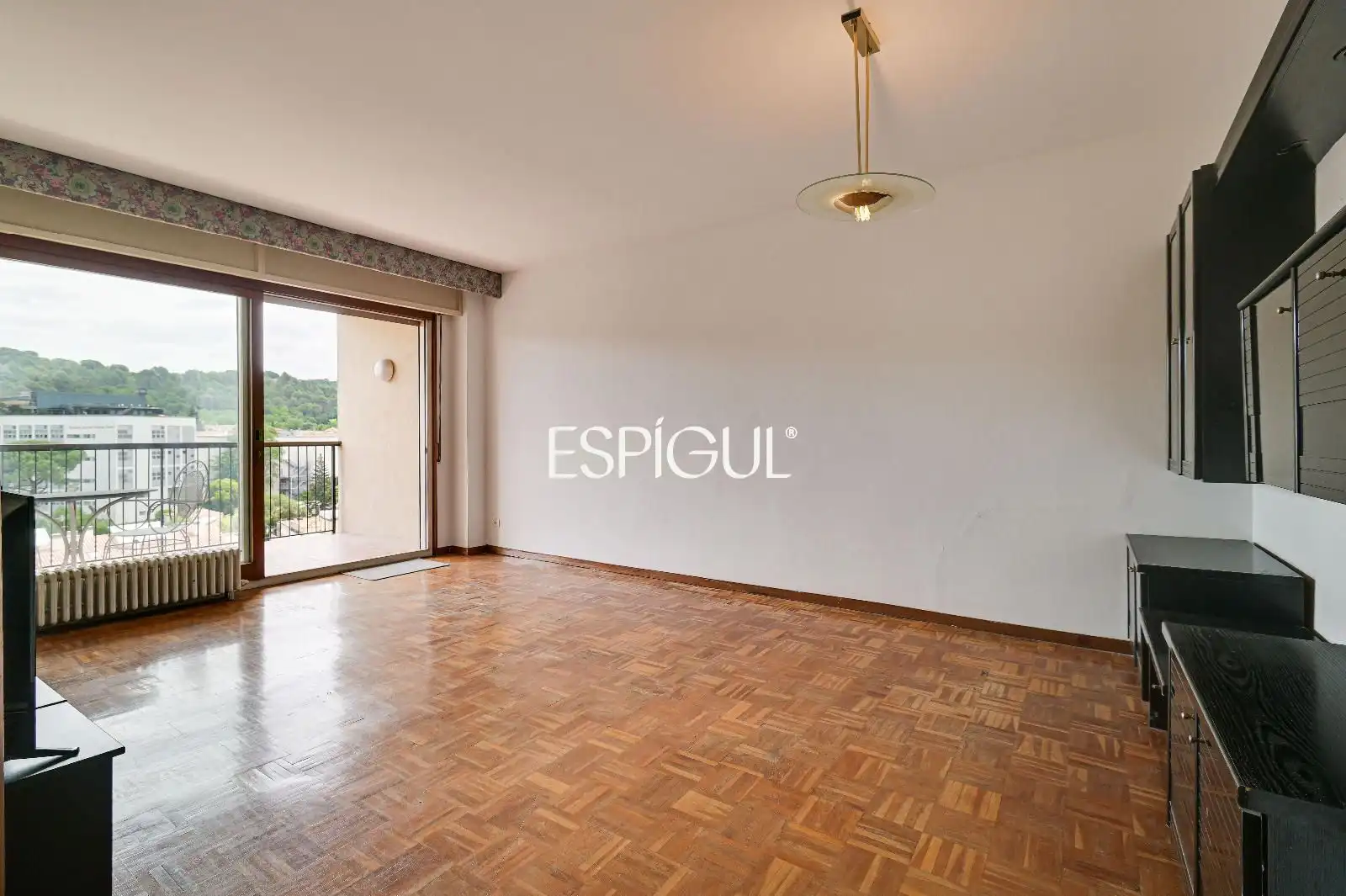 Sala de estar de Piso en venta en Girona con Calefacción, Parquet y Amueblado