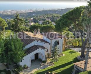 Vista exterior de Casa o xalet en venda en Mataró amb Aire condicionat, Calefacció i Jardí privat