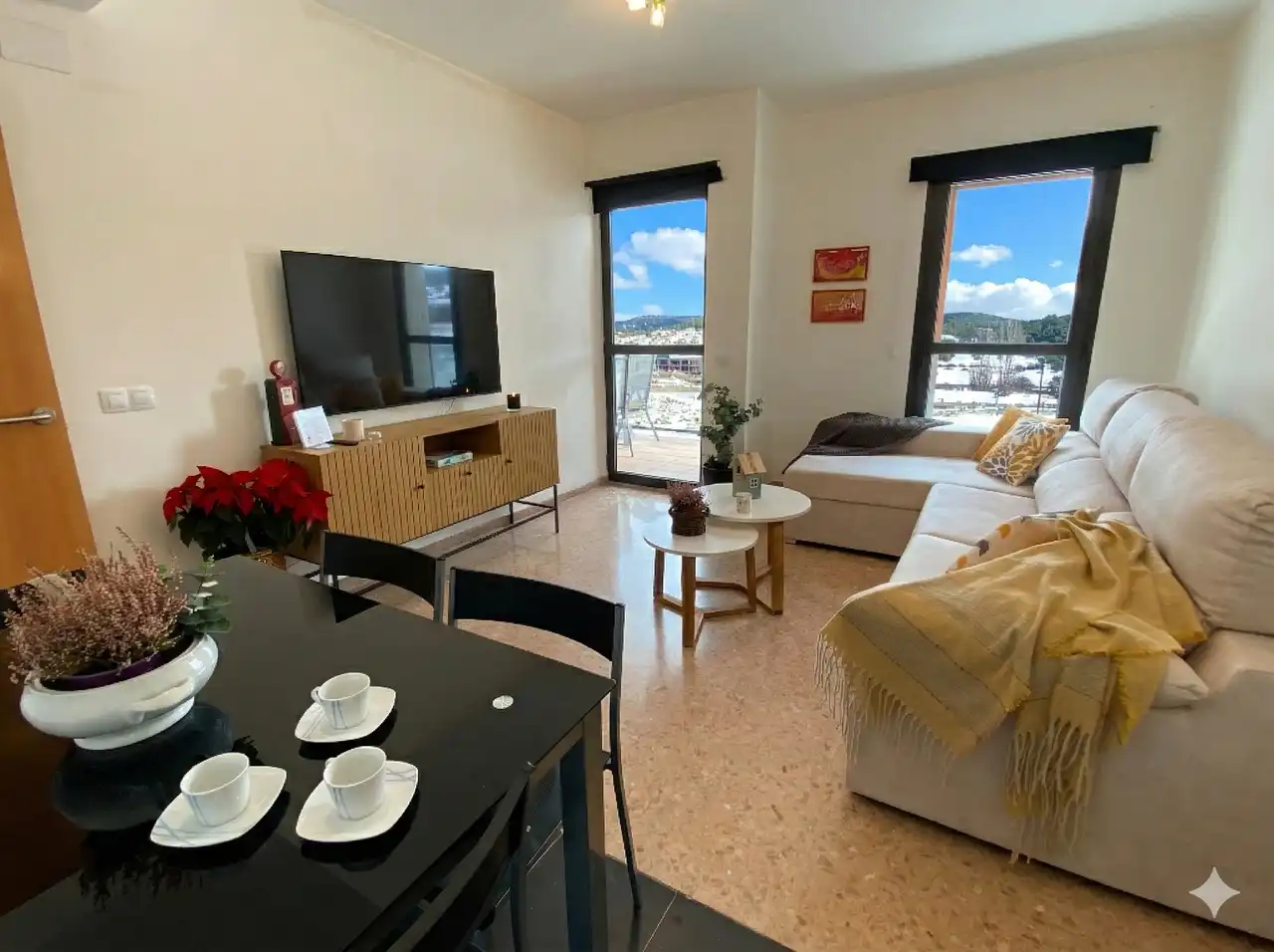 Sala de estar de Apartamento de alquiler en Alcalá de la Selva con Calefacción, Terraza y Amueblado