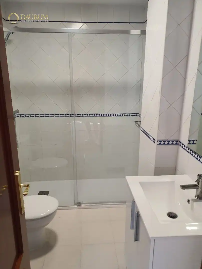 Badezimmer von Wohnung zum Verkauf in Mairena del Aljarafe mit Klimaanlage, Heizung und Abstellraum