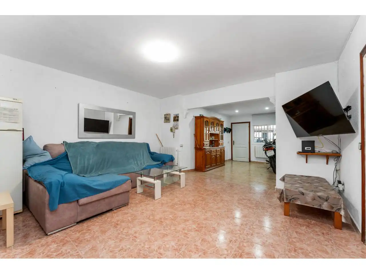 Sala d'estar de Casa o xalet en venda en Vilanova i la Geltrú amb Aire condicionat i Jardí privat