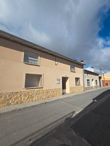 Casa adosada en Venta en Calle Hospital, 18 en Martín Muñoz de las Posadas