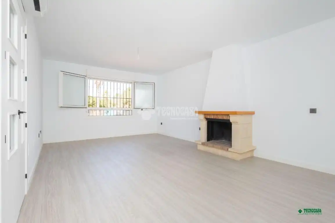 Sala d'estar de Casa adosada en venda en Almería