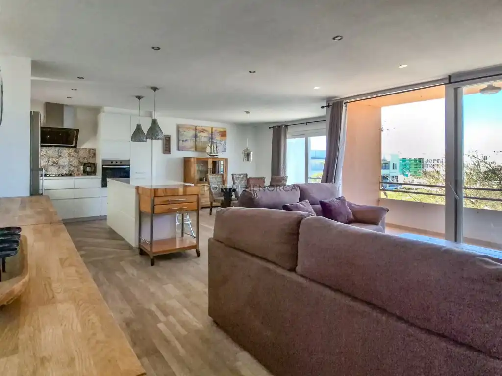 Wohnzimmer von Wohnung zum Verkauf in Es Castell mit Klimaanlage