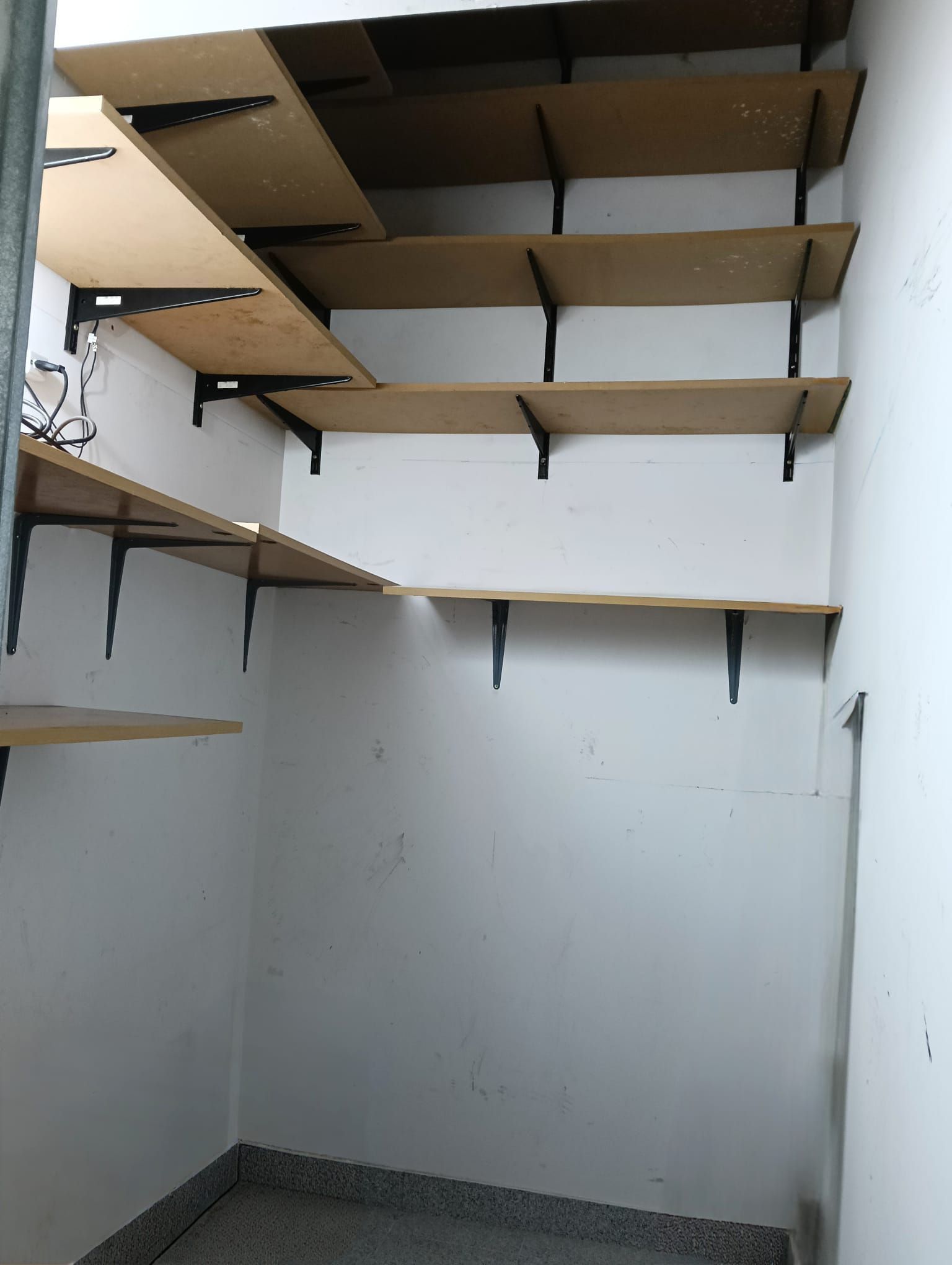 Box room for sale in Centre