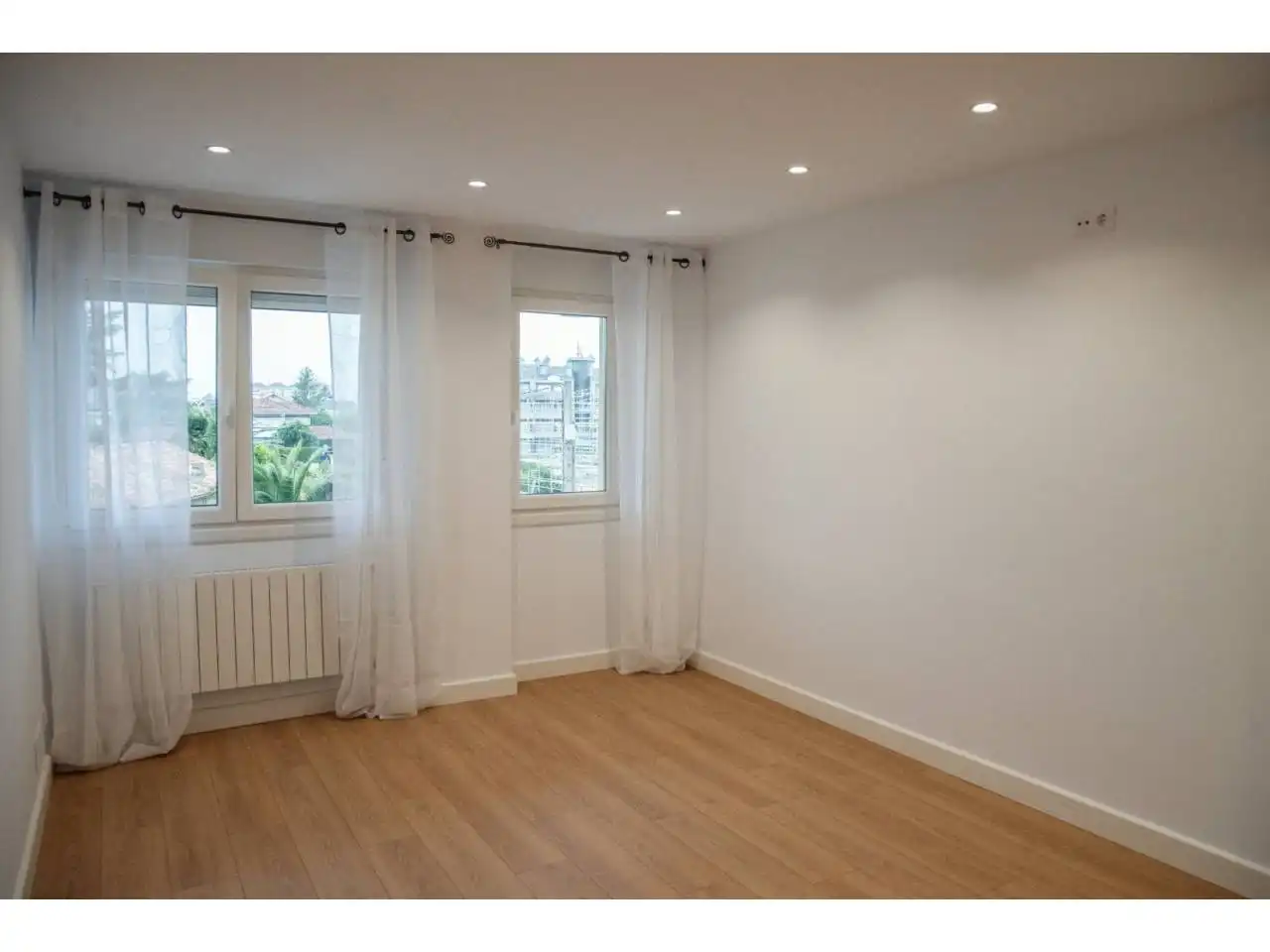 Bedroom of Flat for sale in Laredo  with Heating