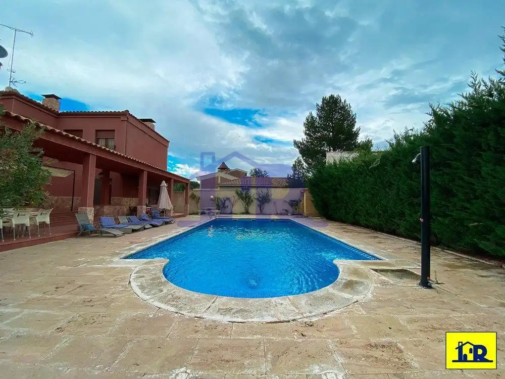 Swimming pool of Houses for sale in Arcas del Villar  with Air Conditioner, Heating and Terrace