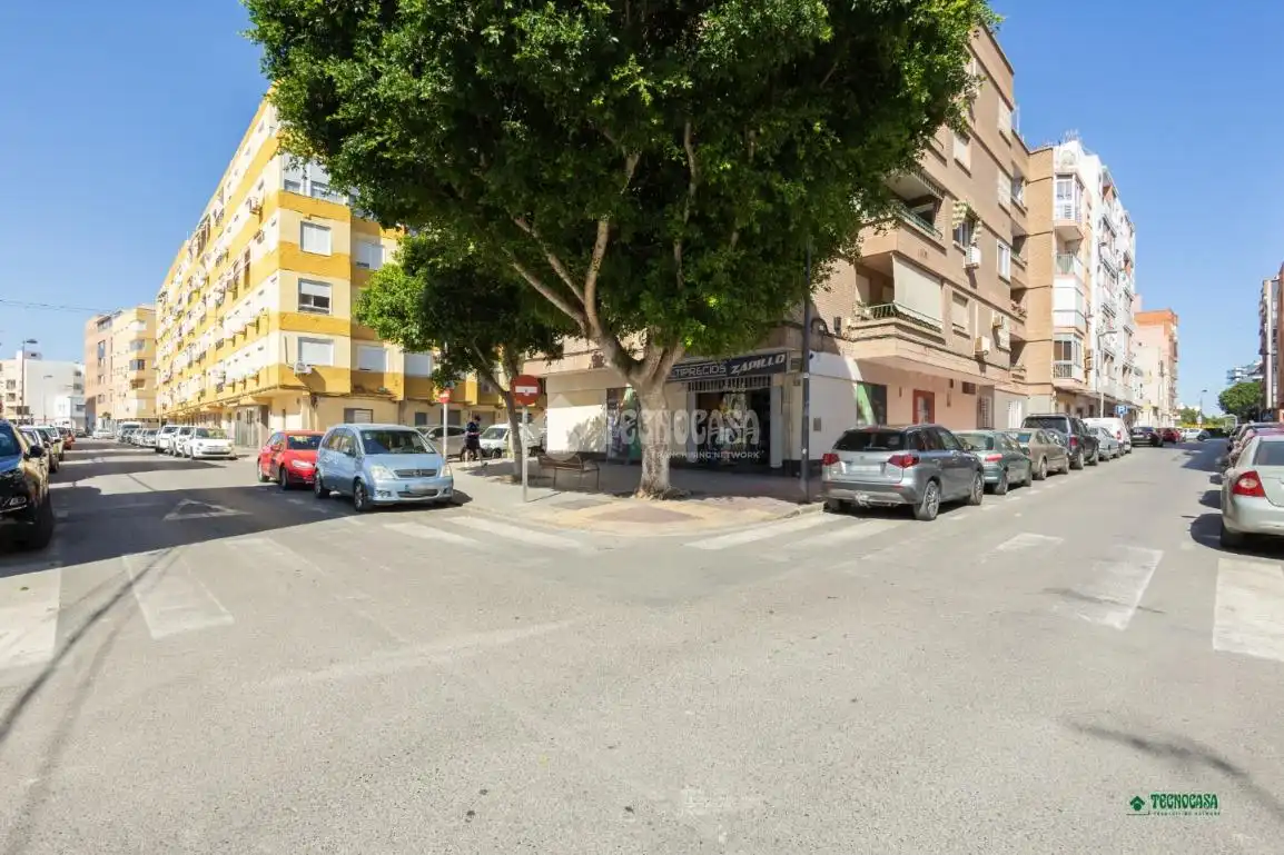 Vista exterior de Piso en venta en Almería