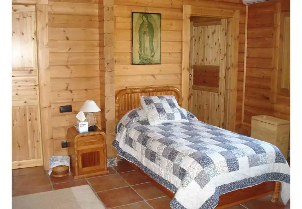 Schlafzimmer von Haus oder Chalet zum Verkauf in Vallromanes mit Klimaanlage, Heizung und Privatgarten