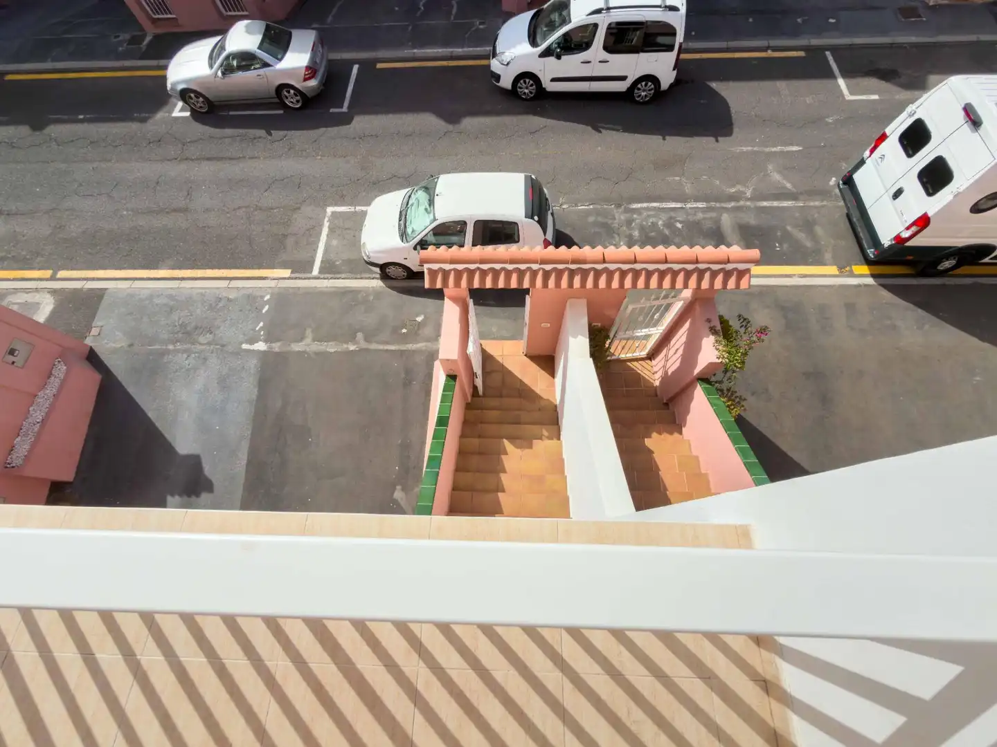 Vista exterior de Casa adosada en venda en Granadilla de Abona amb Terrassa, Traster i Moblat