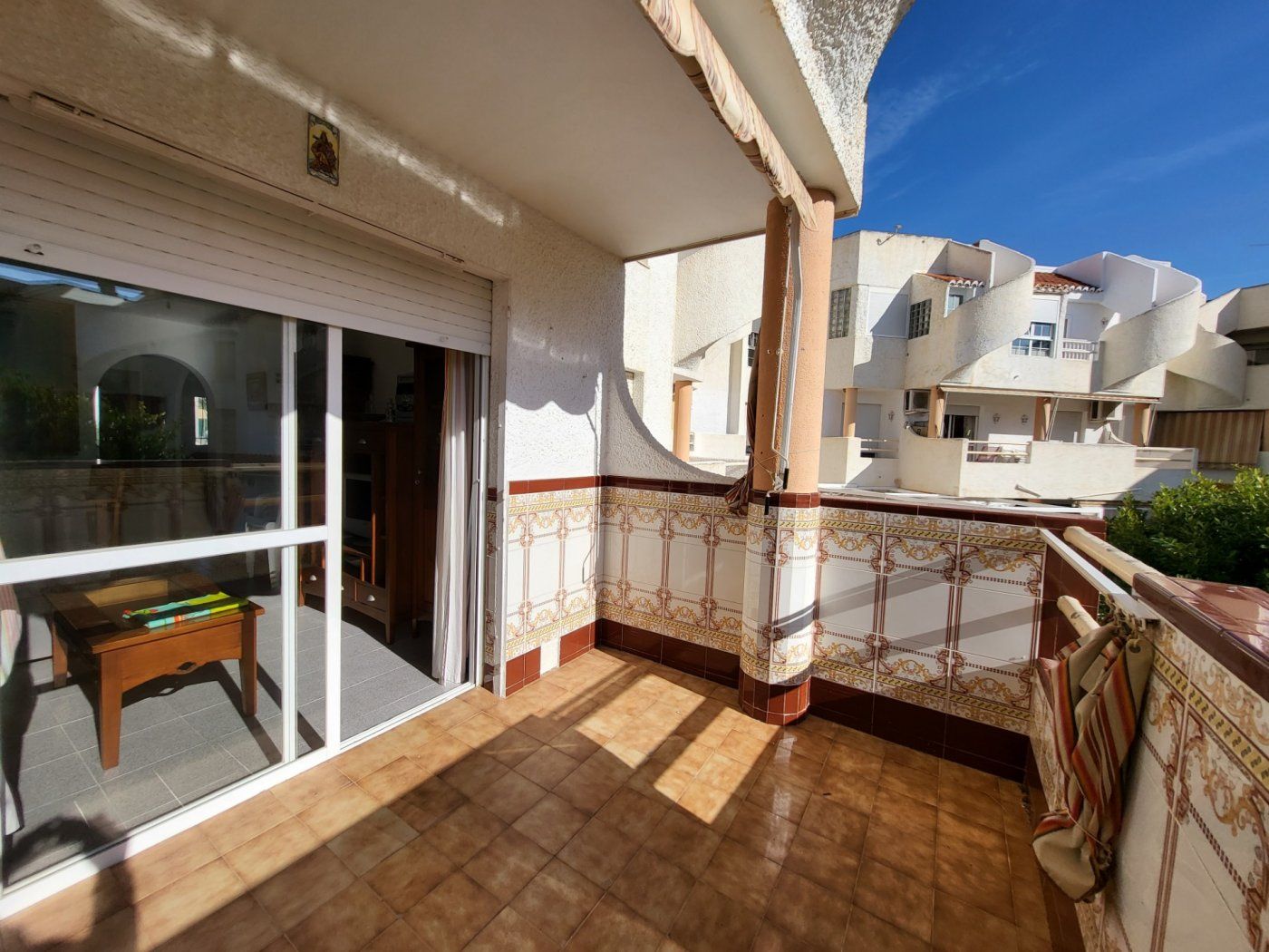 Vista exterior de Apartamento de alquiler en  Almería Capital con Piscina comunitaria