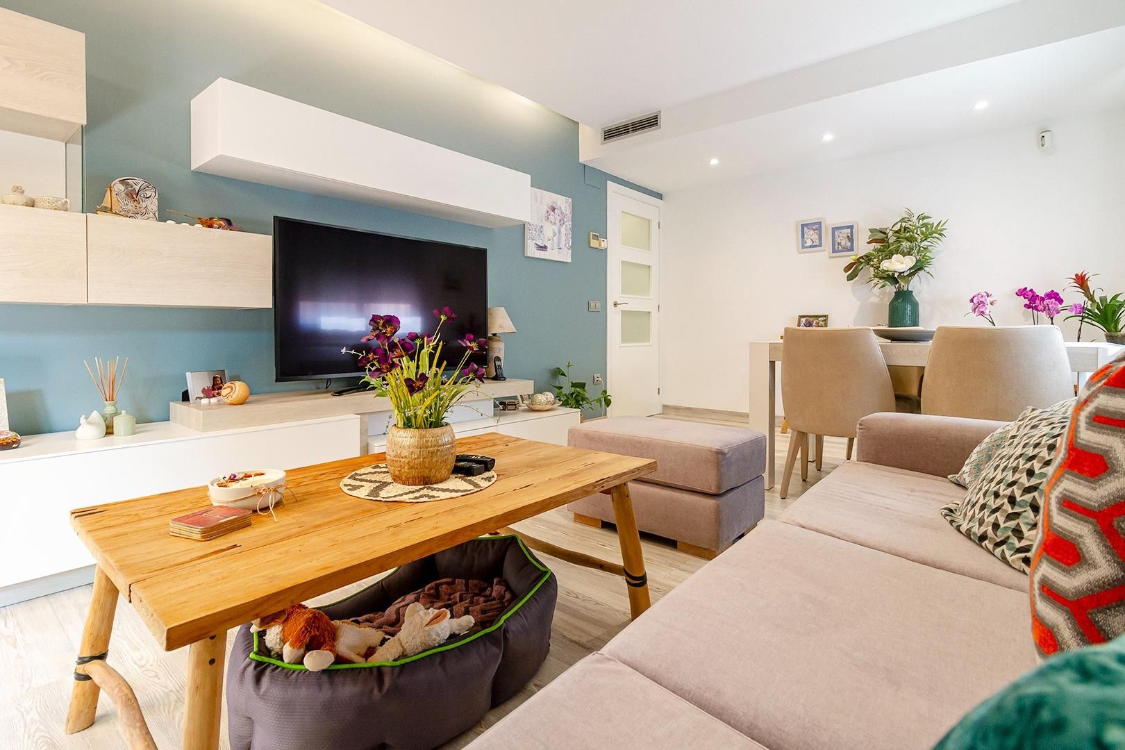 Living room of Planta baja for sale in Castelldefels  with Air Conditioner, Heating and Parquet flooring