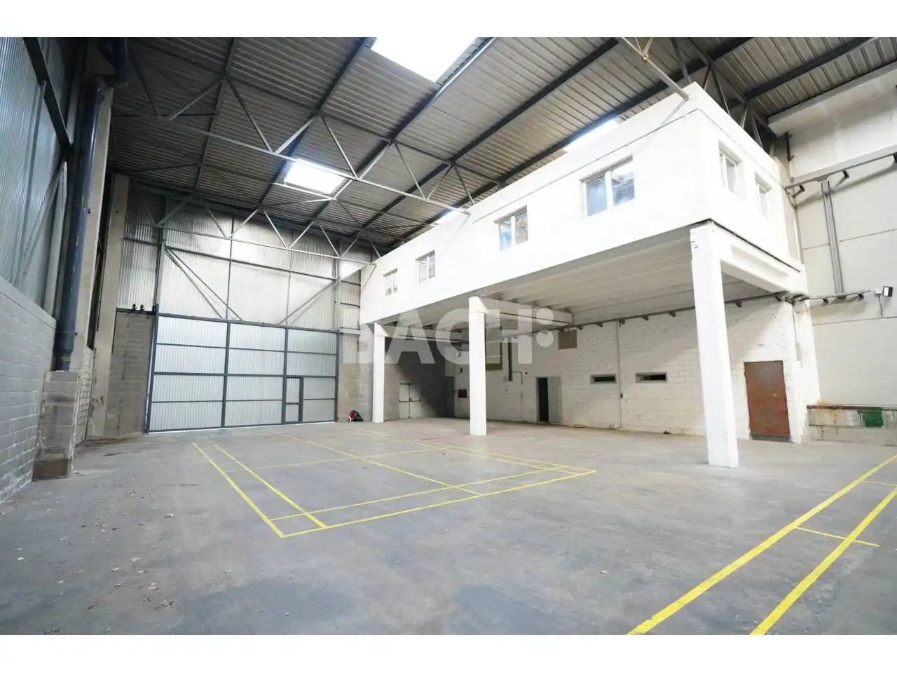 Industrial buildings for rent in Vic