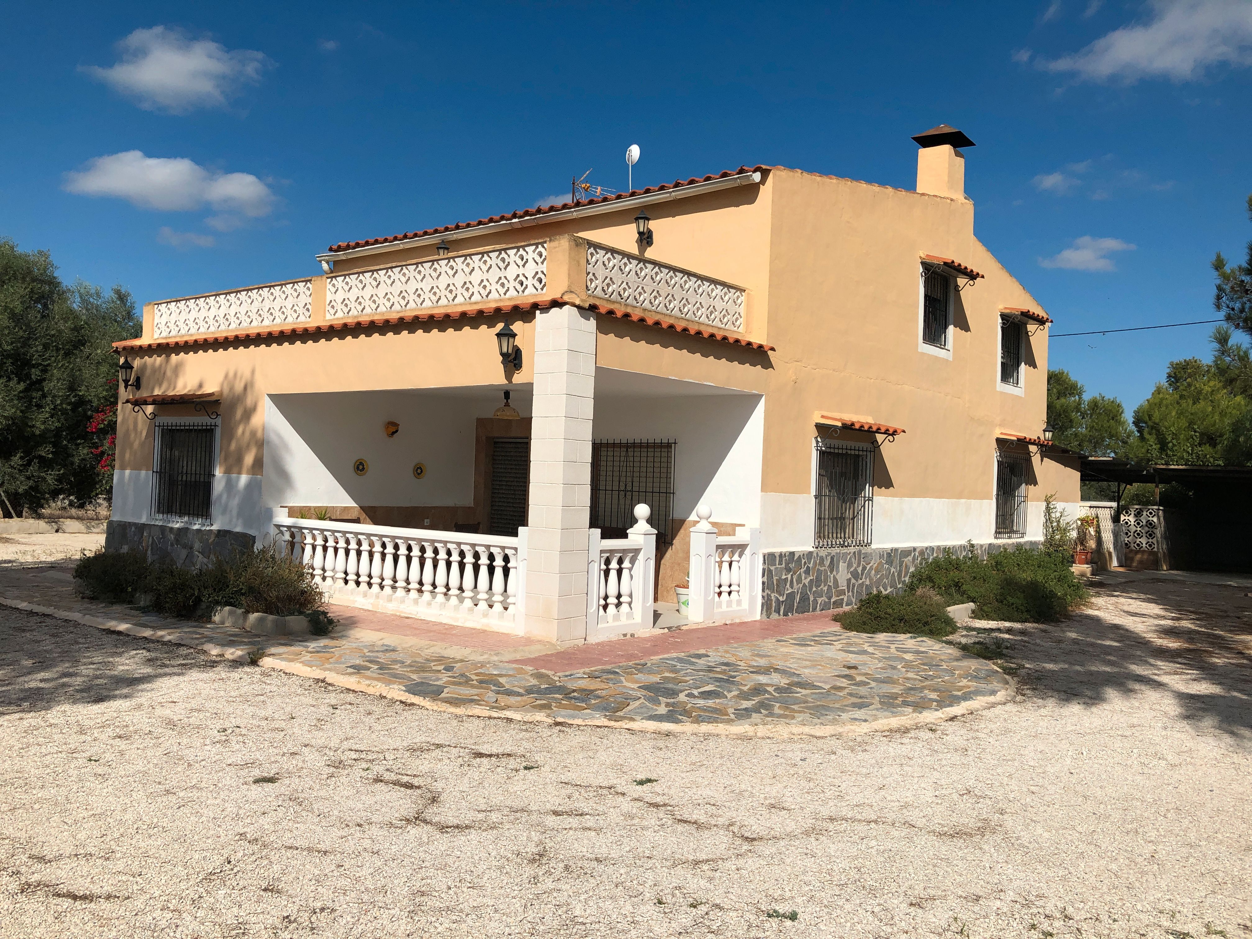 Vista exterior de Casa o xalet en venda en Elche / Elx amb Jardí privat, Terrassa i Moblat