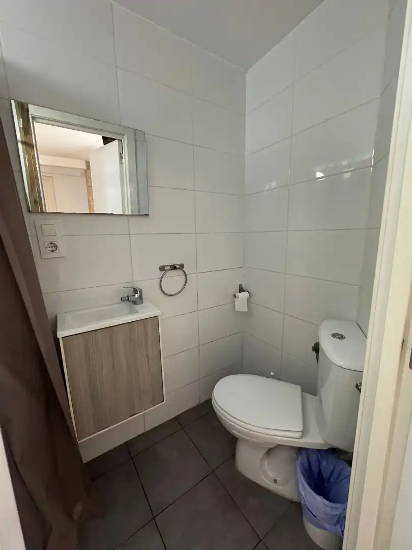 Badezimmer von Wohnung zur untervermieten in Valencia mit Möbliert, Ofen und Waschmaschine
