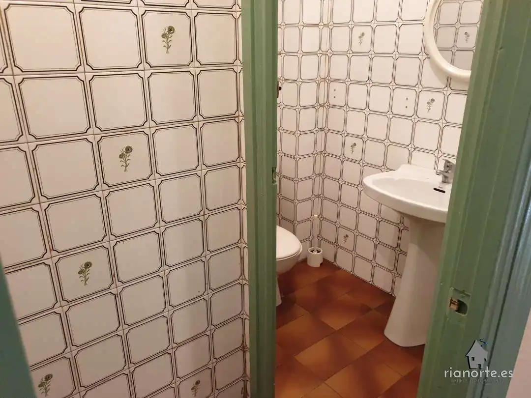 Baño de Local en venta en Avilés