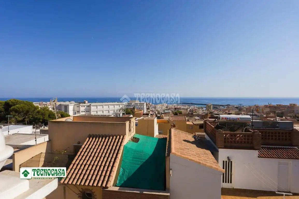 Vista exterior de Piso en venta en Adra con Aire acondicionado, Calefacción y Terraza