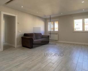 Living room of Flat to rent in Salamanca Capital  with Heating, Furnished and Internet