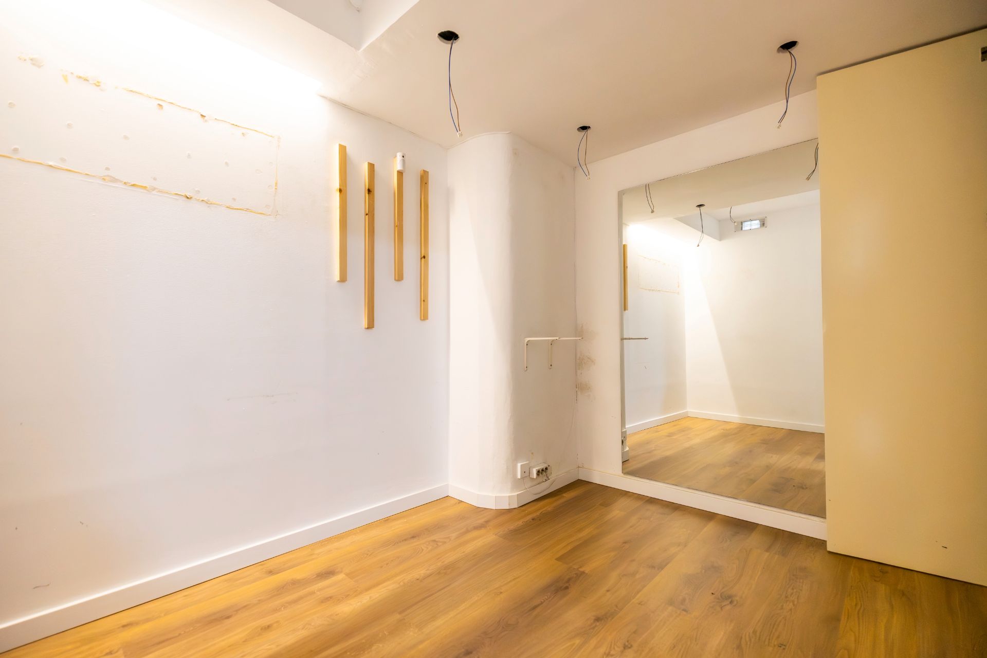 Premises for sale in  Barcelona Capital  with Air Conditioner and Alarm