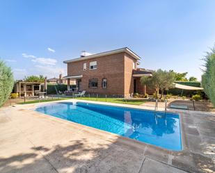 Swimming pool of House or chalet for sale in Sevilla la Nueva  with Air Conditioner, Terrace and Swimming Pool