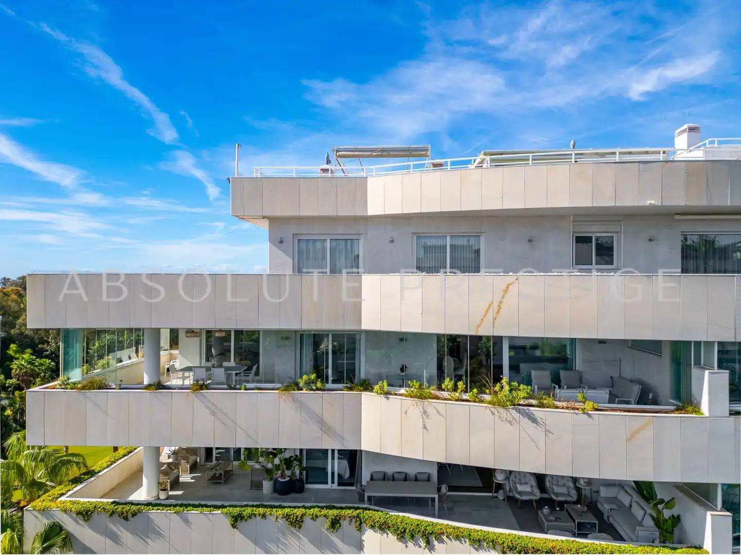 Vista exterior de Apartament en venda en Marbella amb Aire condicionat, Terrassa i Piscina