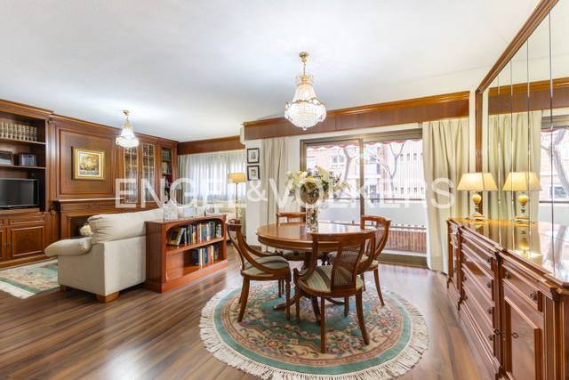 Apartamento en Venta en Escultor Jose Capuz en Mont-Olivet