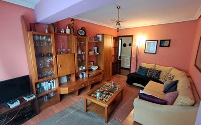 Sala d'estar de Pis en venda en Vigo  amb Calefacció, Parquet i Moblat