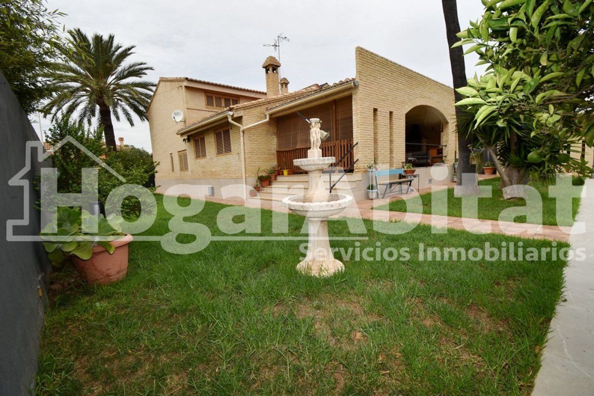 Jardí de Casa o xalet en venda en Sagunto / Sagunt amb Calefacció, Jardí privat i Terrassa