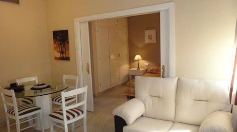 Foto 3 de Apartamento de alquiler en Avenida Alcalde Luis Uruñuela, Urbadiez - Entrepuentes, Sevilla Capital