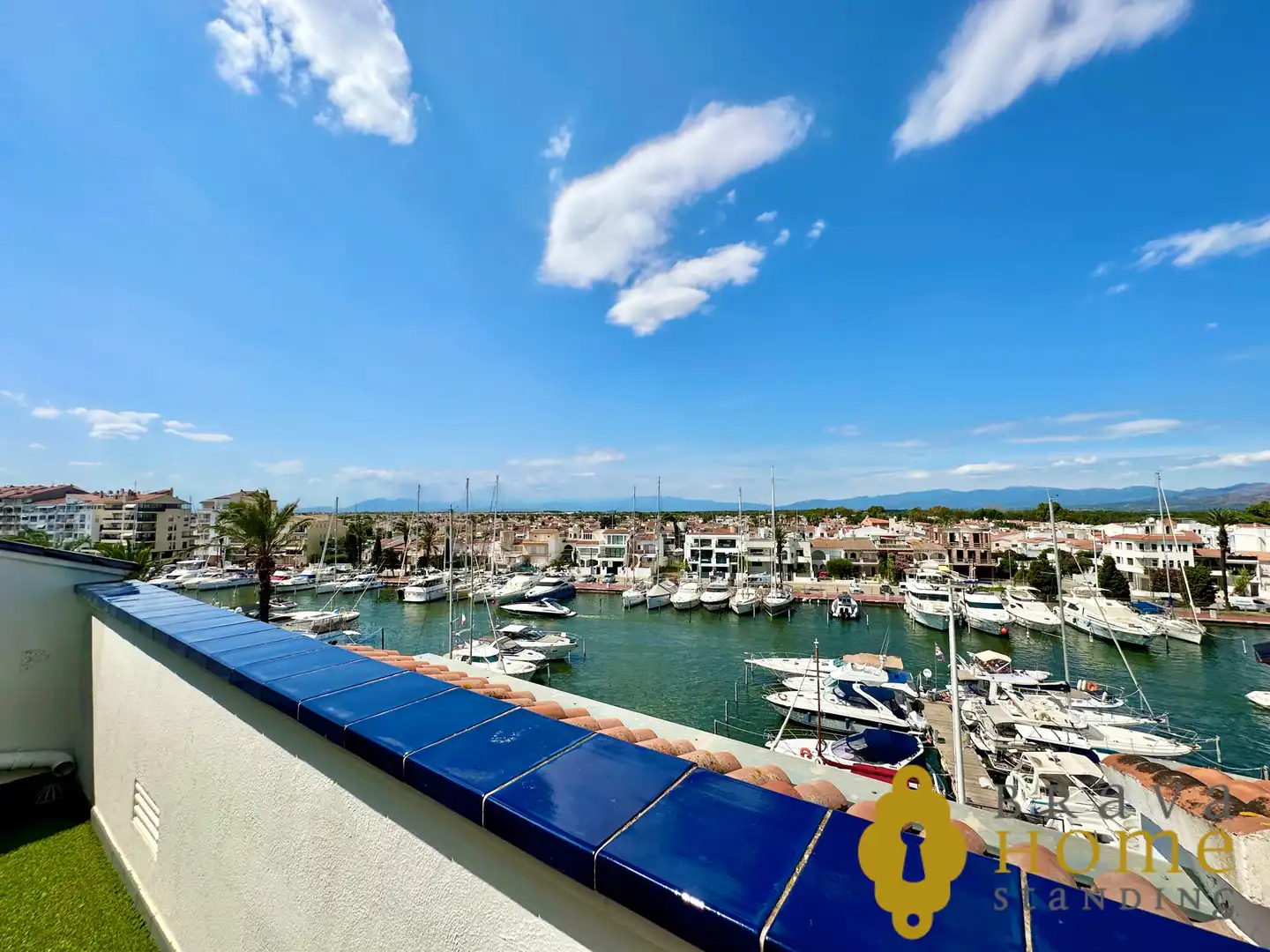 Dachboden zum Verkauf in Empuriabrava mit Klimaanlage, Terrasse und Möbliert