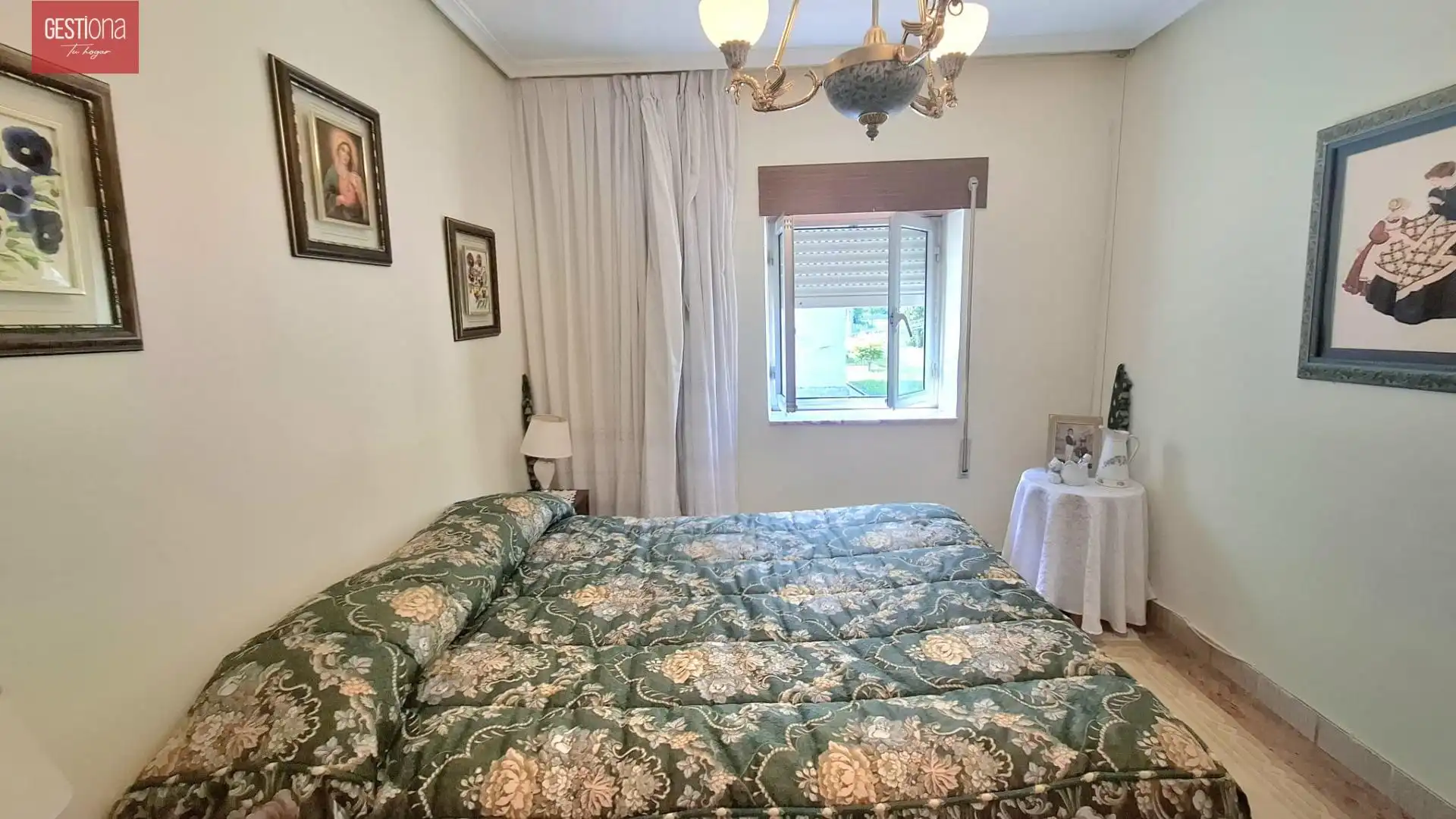 Habitación de Piso en venta en Los Corrales de Buelna  con Calefacción, Trastero y Amueblado
