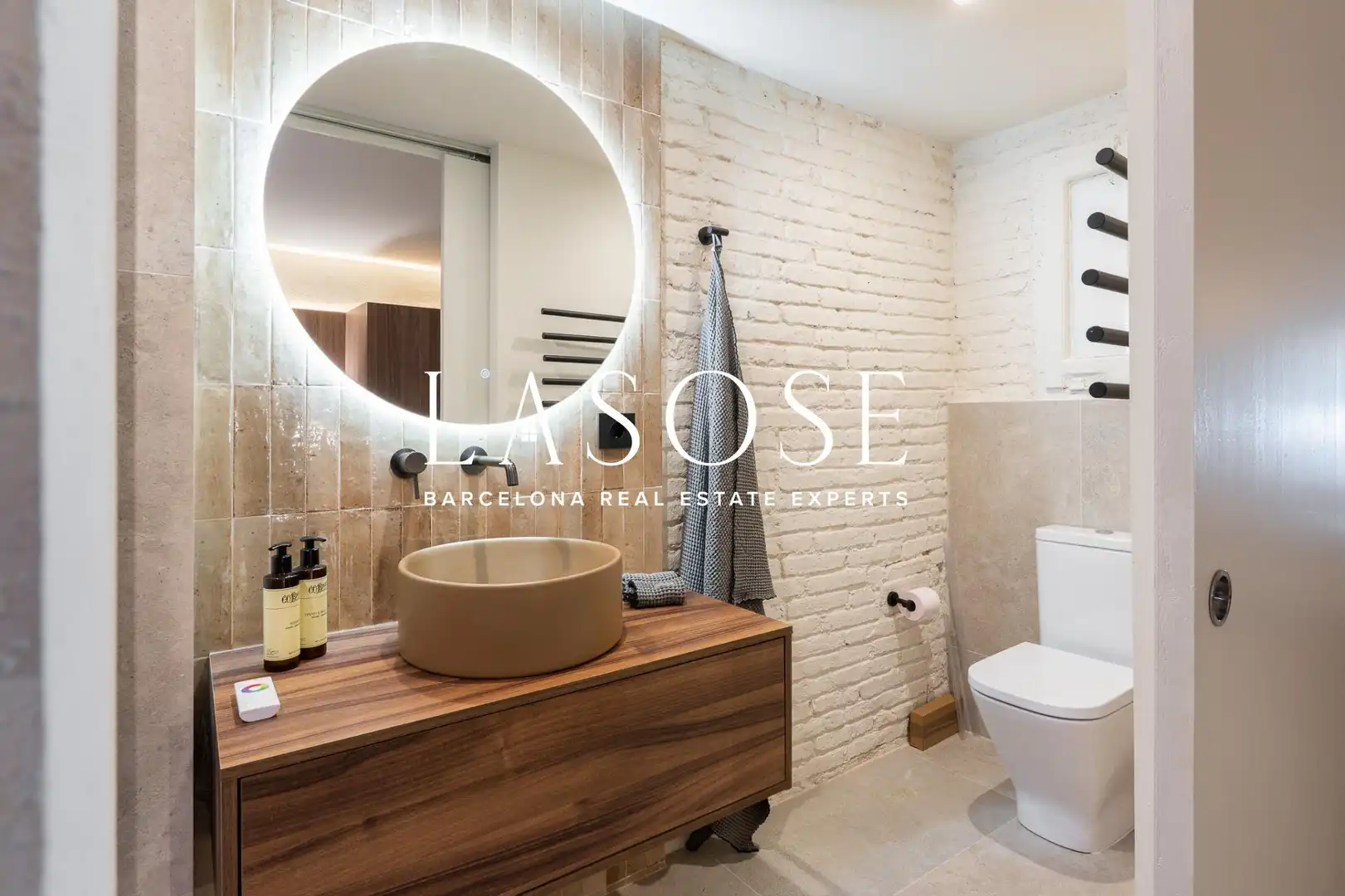 Bany de Apartament de lloguer en Barcelona amb Aire condicionat, Calefacció i Terrassa