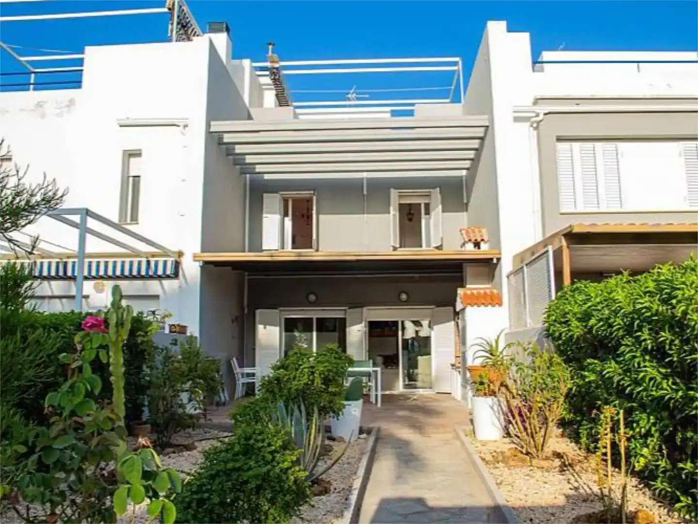 Vista exterior de Dúplex en venda en Vera amb Aire condicionat, Jardí privat i Moblat