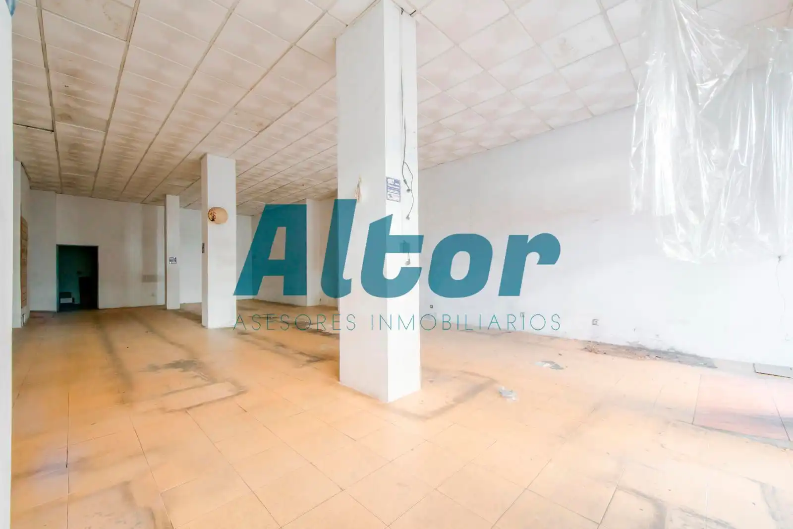 Local comercial en venda a FUENTE CISNEROS 62, imagen 3