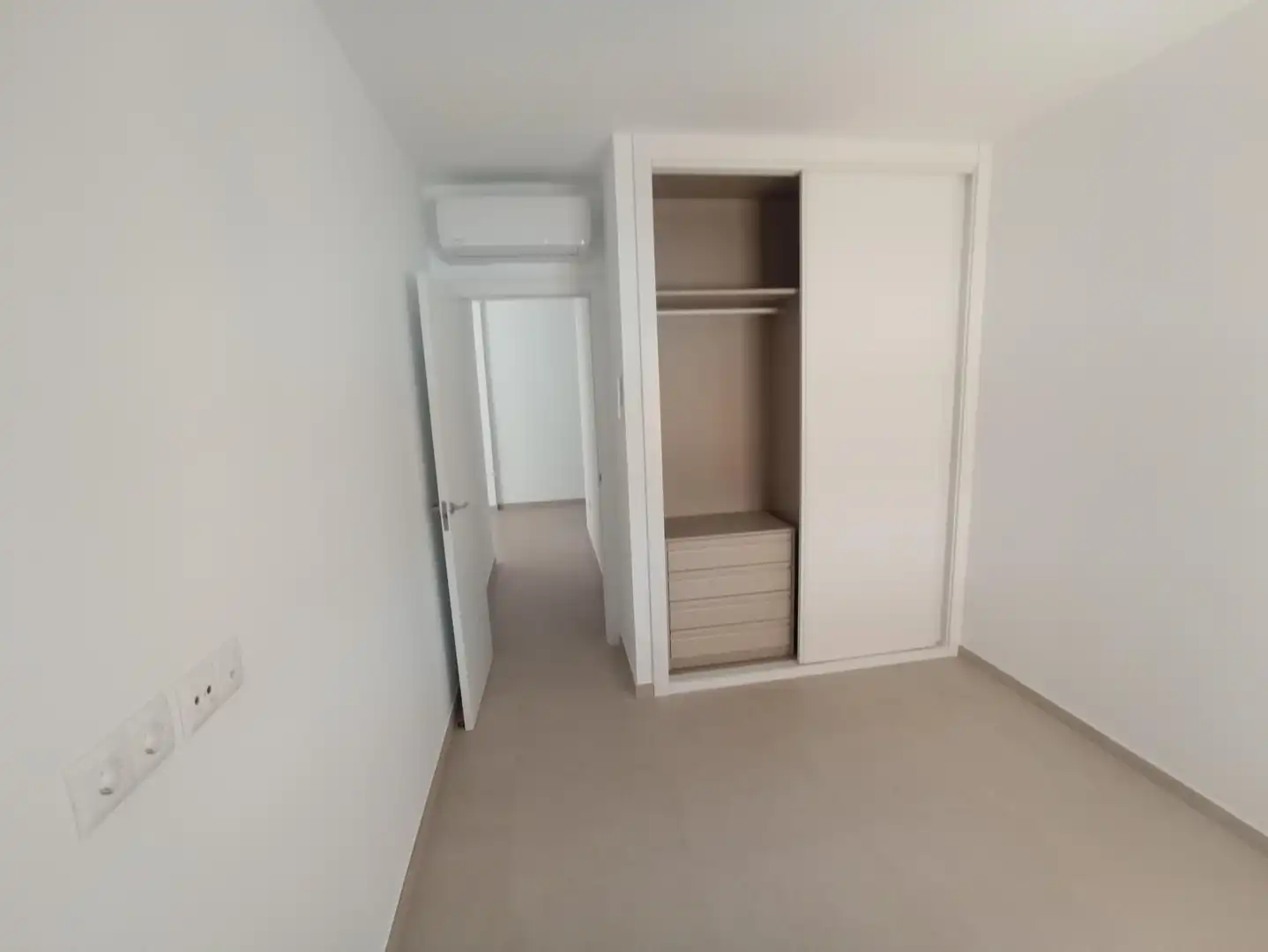 Schlafzimmer von Wohnung zur Miete in Sevilla mit Klimaanlage, Terrasse und Abstellraum