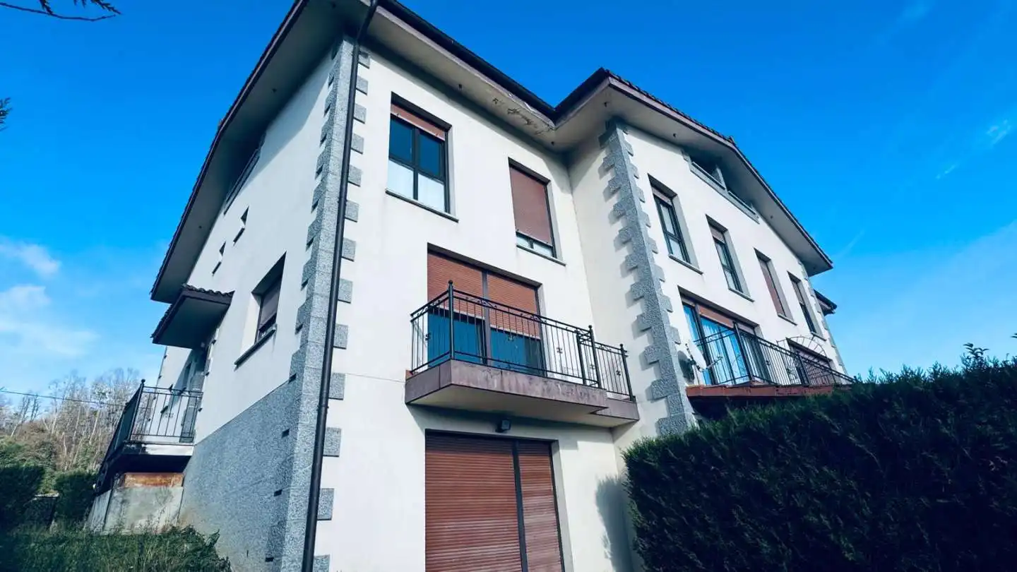 Vista exterior de Casa adosada en venta en Andoain con Calefacción, Jardín privado y Terraza
