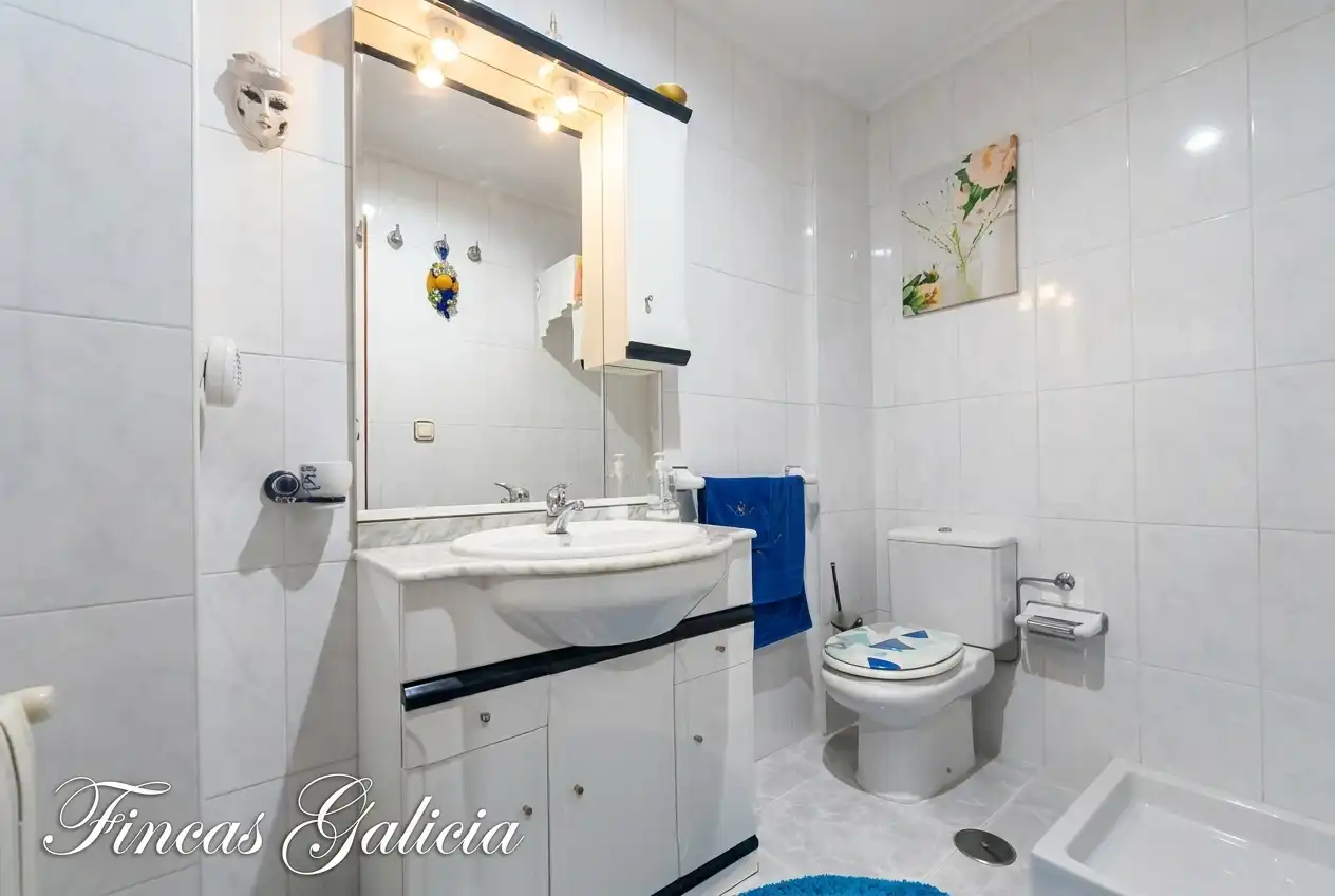 Baño de Casa adosada en venta en Verín con Calefacción, Jardín privado y Terraza