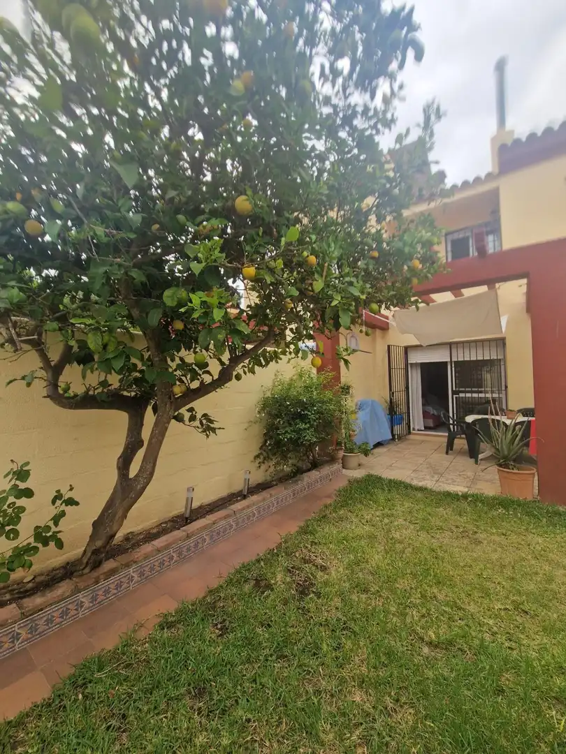 Jardí de Casa adosada en venda en Puerto Real amb Aire condicionat, Jardí privat i Traster