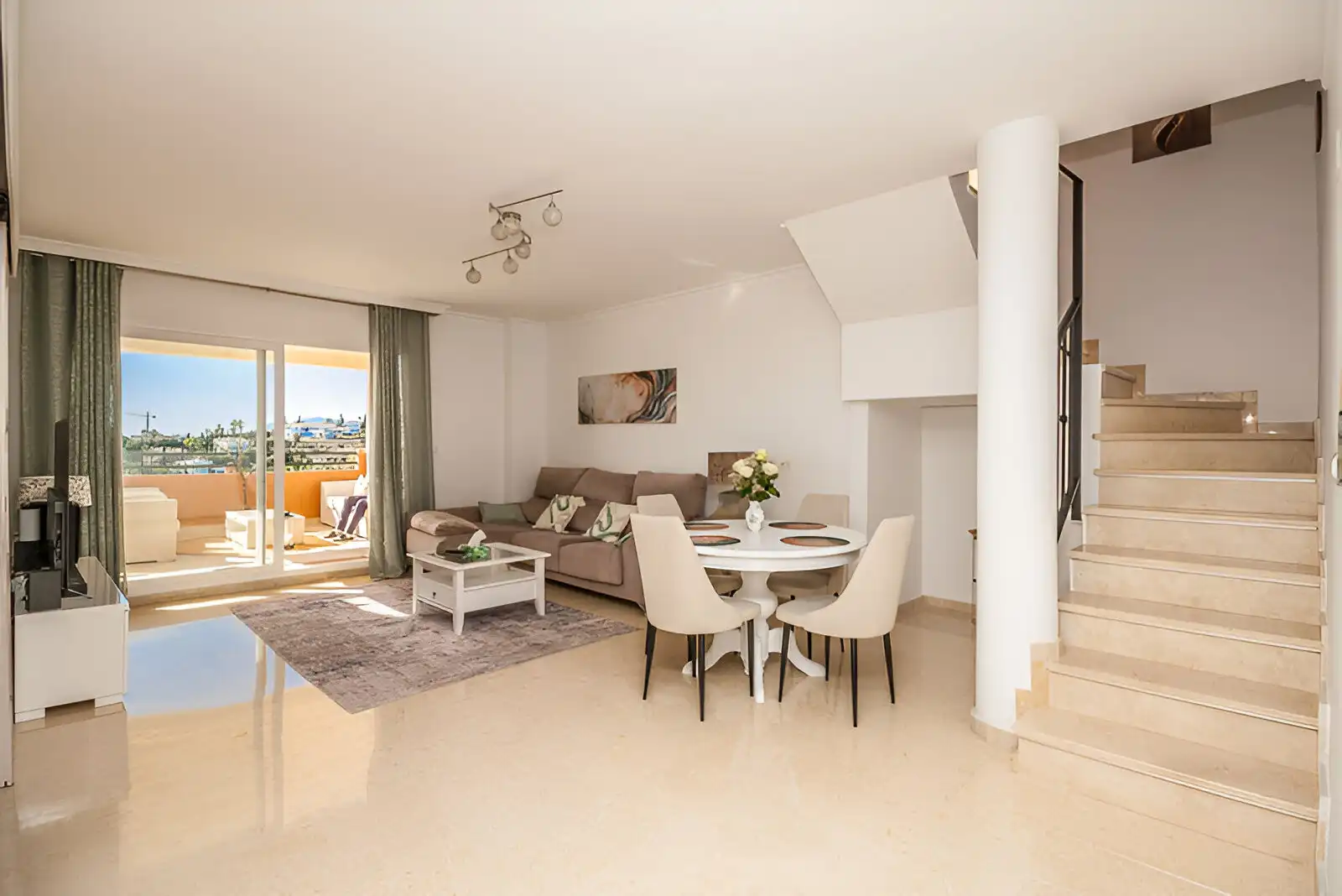 Sala de estar de Ático en venta en Marbella con Terraza y Amueblado