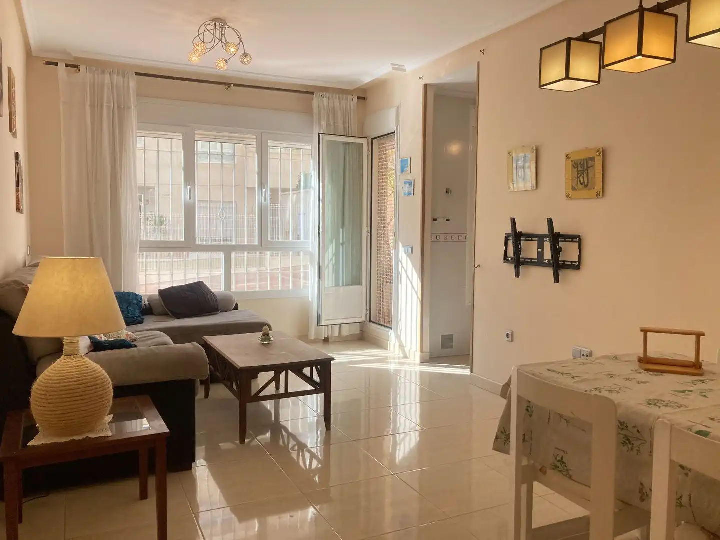 Living room of Flat for sale in Roquetas de Mar  with Air Conditioner, Terrace and Swimming Pool