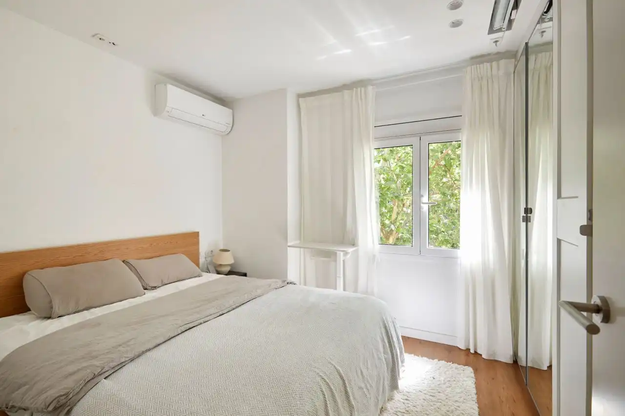 Dormitori de Apartament en venda en Barcelona amb Aire condicionat, Calefacció i Parquet