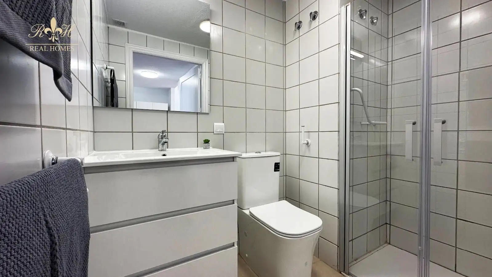 Baño de Piso de alquiler en L'Alfàs del Pi con Aire acondicionado, Terraza y Piscina