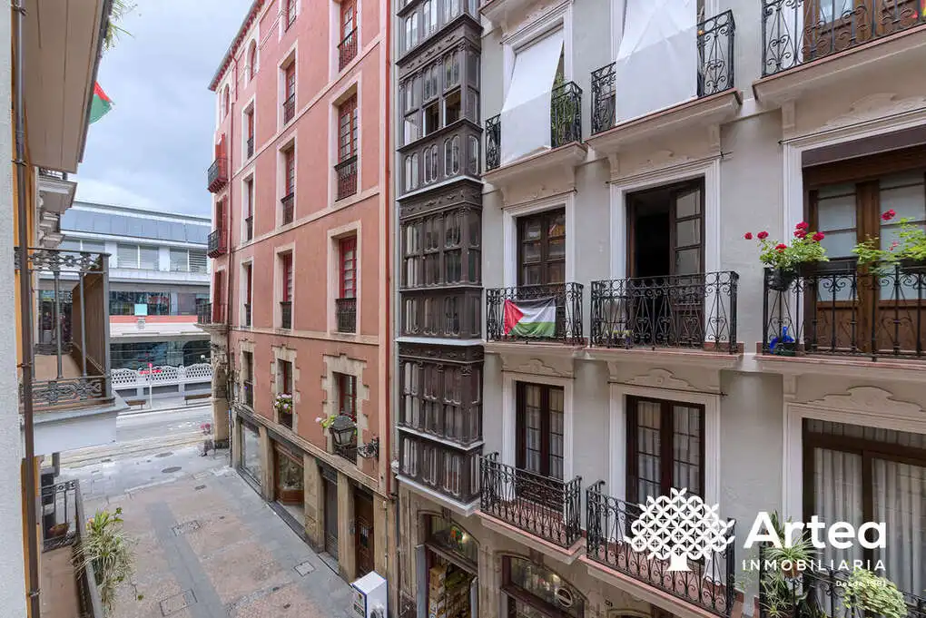 Terraza de Piso en venta en Bilbao  con Balcón y Alarma