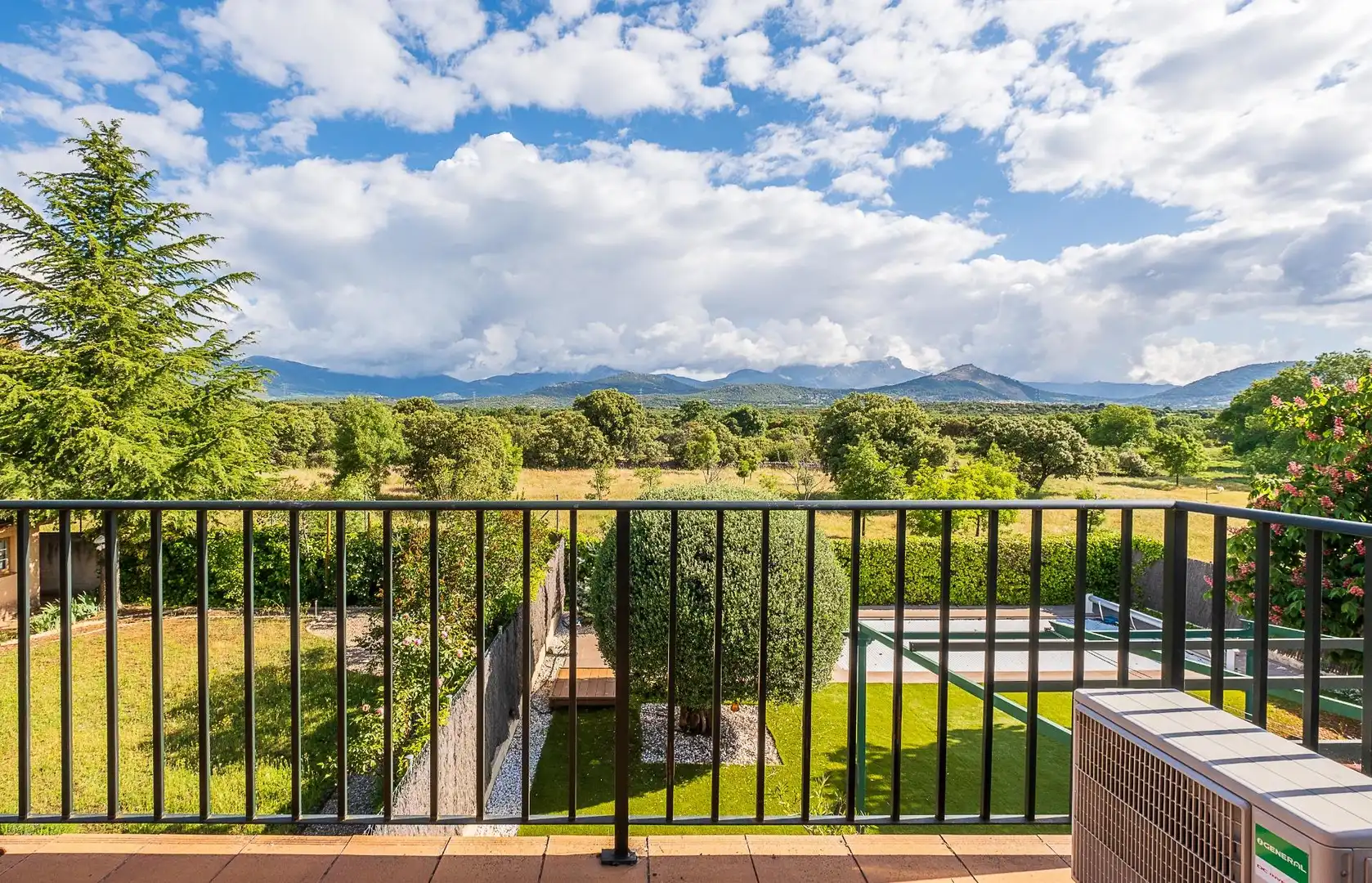 Terrassa de Casa adosada en venda en Guadarrama amb Aire condicionat, Calefacció i Piscina