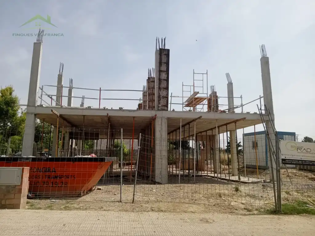 Vista exterior de Casa o xalet en venda en El Pla del Penedès amb Terrassa