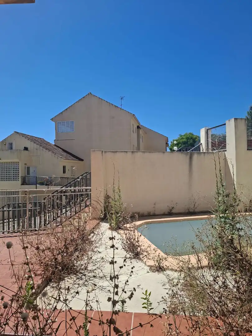 Vista exterior de Casa adosada en venda en Benalmádena amb Aire condicionat, Terrassa i Traster